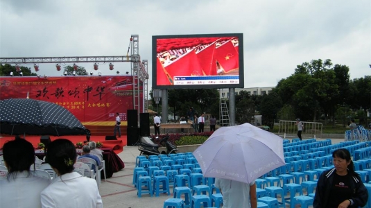 江蘇昆山陸溪廣場(chǎng)P16戶(hù)外全彩LED顯示屏