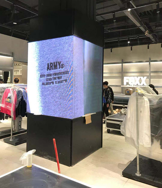 云南昆明某商鋪LED全彩顯示屏由上海智彩科技設(shè)計(jì)、安裝