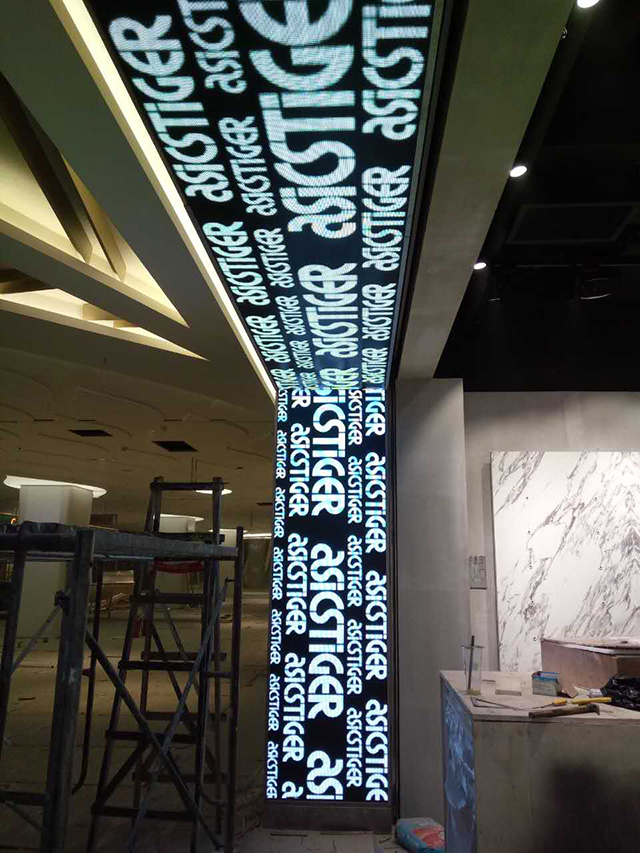 浙江杭州國(guó)大城市廣場(chǎng)室內(nèi)LED顯示屏由上海智彩科技設(shè)計(jì)、安裝