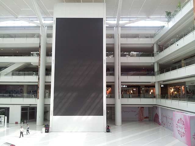 遼寧沈陽皇城國際商貿(mào)城P5室內(nèi)全彩LED顯示屏由上海智彩科技承制、安裝